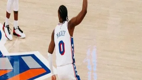 拜仁以三球优势战胜莱沃库森，成功挺进欧冠复赛环节