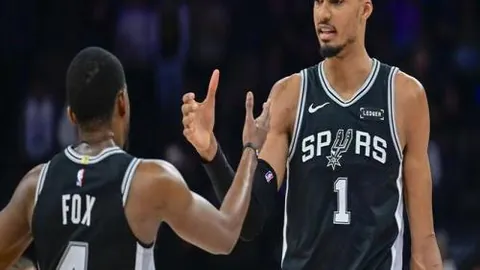 拉菲尼亚本季场场展现关键作用，国家队与俱乐部战绩双赢！